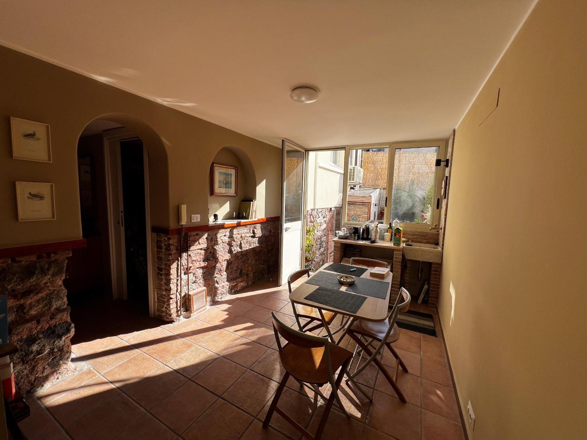 Rising Sun - With Private Bathrooms Homestay Catania